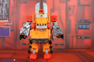 Hasbro Transformers Age of the Primes Voyager Class Animated Junkion Wreck-Gar Figure