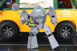 Playmates Toys Teenage Mutant Ninja Turtles Mutant Mayhem Chrome Alone 2 - Lost in New Jersey - Chrome Dome Figure