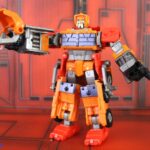 Hasbro Transformers Age of the Primes Voyager Class Animated Junkion Wreck-Gar Figure