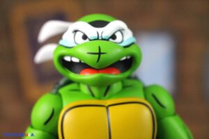 NECA Toys Teenage Mutant Ninja Turtles Adventures April as the 5th Turtle Archie Comics Figure