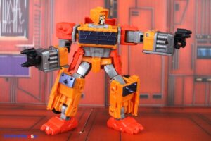 Hasbro Transformers Age of the Primes Voyager Class Animated Junkion Wreck-Gar Figure
