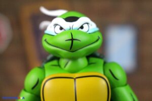 NECA Toys Teenage Mutant Ninja Turtles Adventures April as the 5th Turtle Archie Comics Figure