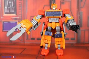 Hasbro Transformers Age of the Primes Voyager Class Animated Junkion Wreck-Gar Figure