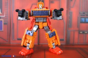 Hasbro Transformers Age of the Primes Voyager Class Animated Junkion Wreck-Gar Figure