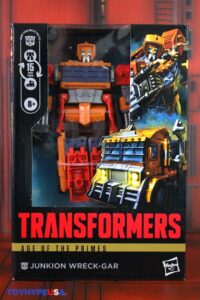 Hasbro Transformers Age of the Primes Voyager Class Animated Junkion Wreck-Gar Figure