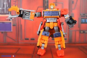 Hasbro Transformers Age of the Primes Voyager Class Animated Junkion Wreck-Gar Figure