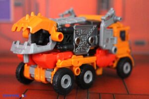 Hasbro Transformers Age of the Primes Voyager Class Animated Junkion Wreck-Gar Figure
