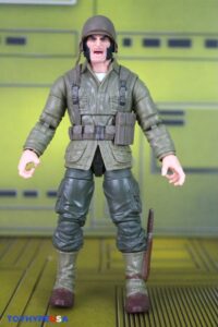 Hasbro Marvel Legends Series (Executioner Build-A-Figure Wave) Warbow & Wolverine (WWII) Figures