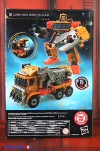 Hasbro Transformers Age of the Primes Voyager Class Animated Junkion Wreck-Gar Figure