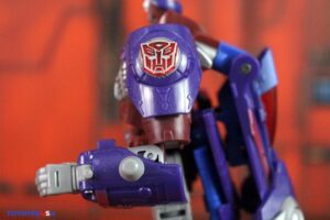 Hasbro Transformers Age of the Primes Voyager Class The Thirteen Alpha Trion Figure