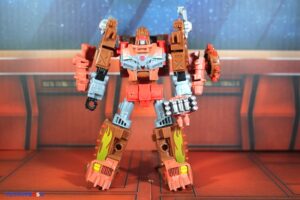 Hasbro Transformers Age of the Primes Deluxe Class Junkion Jalopy Figure