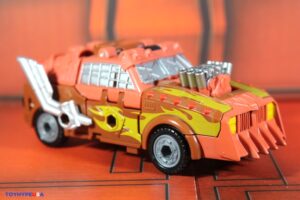 Hasbro Transformers Age of the Primes Deluxe Class Junkion Jalopy Figure