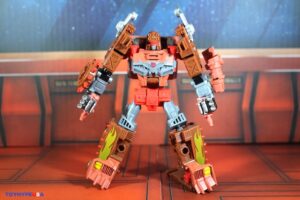 Hasbro Transformers Age of the Primes Deluxe Class Junkion Jalopy Figure