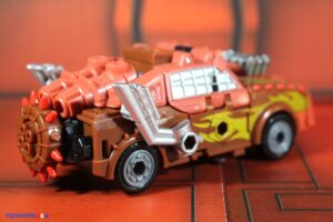 Hasbro Transformers Age of the Primes Deluxe Class Junkion Jalopy Figure