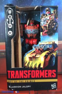 Hasbro Transformers Age of the Primes Deluxe Class Junkion Jalopy Figure