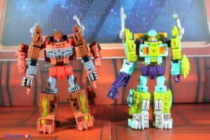 Hasbro Transformers Age of the Primes Deluxe Class Junkion Jalopy Figure