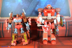 Hasbro Transformers Age of the Primes Deluxe Class Junkion Jalopy Figure