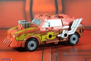 Hasbro Transformers Age of the Primes Deluxe Class Junkion Jalopy Figure