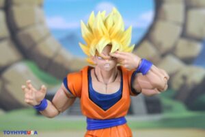 Bandai Namco S.H. Figuarts Dragon Ball Z Goku (The Games Begin) Figure