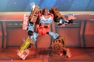 Hasbro Transformers Age of the Primes Deluxe Class Junkion Jalopy Figure