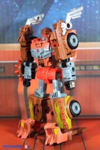 Hasbro Transformers Age of the Primes Deluxe Class Junkion Jalopy Figure