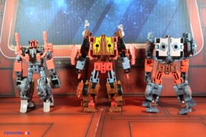 Hasbro Transformers Age of the Primes Deluxe Class Junkion Jalopy Figure