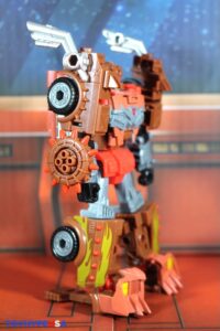 Hasbro Transformers Age of the Primes Deluxe Class Junkion Jalopy Figure