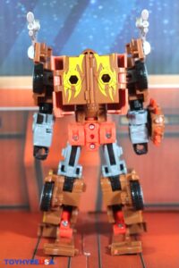 Hasbro Transformers Age of the Primes Deluxe Class Junkion Jalopy Figure