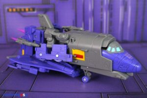 Hasbro Transformers Studio Series ’86 Leader Class Astrotrain Figure