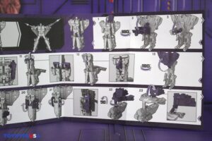Hasbro Transformers Studio Series ’86 Leader Class Astrotrain Figure