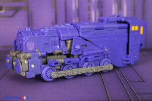 Hasbro Transformers Studio Series ’86 Leader Class Astrotrain Figure