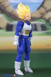 Bandai Namco S.H.Figuarts Dragon Ball Z Super Saiyan Vegeta (Dangerous Pride) Figure