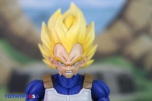 Bandai Namco S.H.Figuarts Dragon Ball Z Super Saiyan Vegeta (Dangerous Pride) Figure
