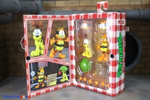 NECA Toys Teenage Mutant Ninja Turtles Archie Comics x Garfield Ultimate Garfello with Odie Figures