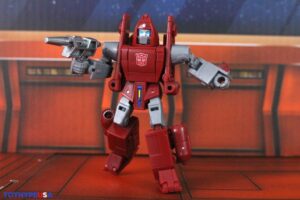 Hasbro Transformers Age of the Primes Deluxe Class Powerglide Figure