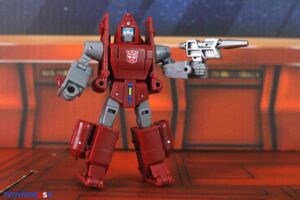 Hasbro Transformers Age of the Primes Deluxe Class Powerglide Figure