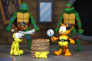 NECA Toys Teenage Mutant Ninja Turtles Archie Comics x Garfield Ultimate Garfello with Odie Figures