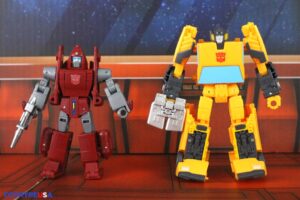 Hasbro Transformers Age of the Primes Deluxe Class Powerglide Figure