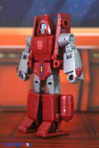 Hasbro Transformers Age of the Primes Deluxe Class Powerglide Figure