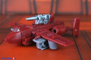 Hasbro Transformers Age of the Primes Deluxe Class Powerglide Figure