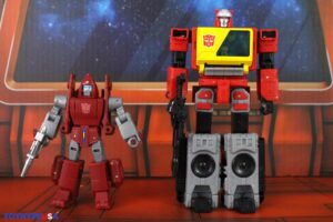 Hasbro Transformers Age of the Primes Deluxe Class Powerglide Figure