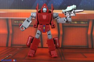 Hasbro Transformers Age of the Primes Deluxe Class Powerglide Figure