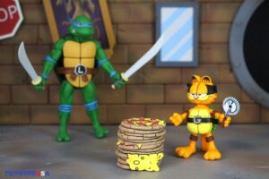 NECA Toys Teenage Mutant Ninja Turtles Archie Comics x Garfield Ultimate Garfello with Odie Figures