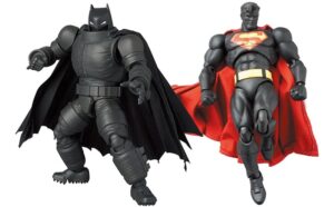 Medicom - MAFEX The Dark Knight Returns Batman & Superman (The Dark Knight Falls) Figures
