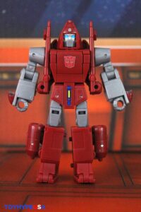 Hasbro Transformers Age of the Primes Deluxe Class Powerglide Figure