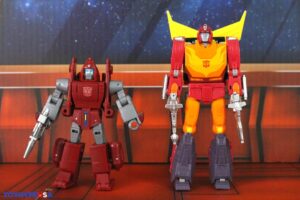 Hasbro Transformers Age of the Primes Deluxe Class Powerglide Figure