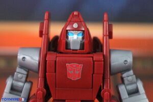 Hasbro Transformers Age of the Primes Deluxe Class Powerglide Figure