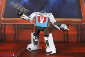 Hasbro The Transformers The Movie Studio Series 86 Deluxe Class Wheeljack Figure