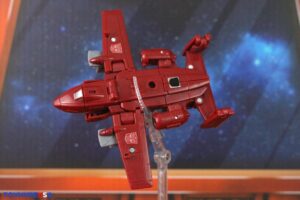 Hasbro Transformers Age of the Primes Deluxe Class Powerglide Figure