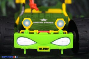 Playmates Toys Teenage Mutant Ninja Turtles x G.I. Joe A.W.E. Shell-Striker with April O’ Neil as Scarlett Vehicle Set